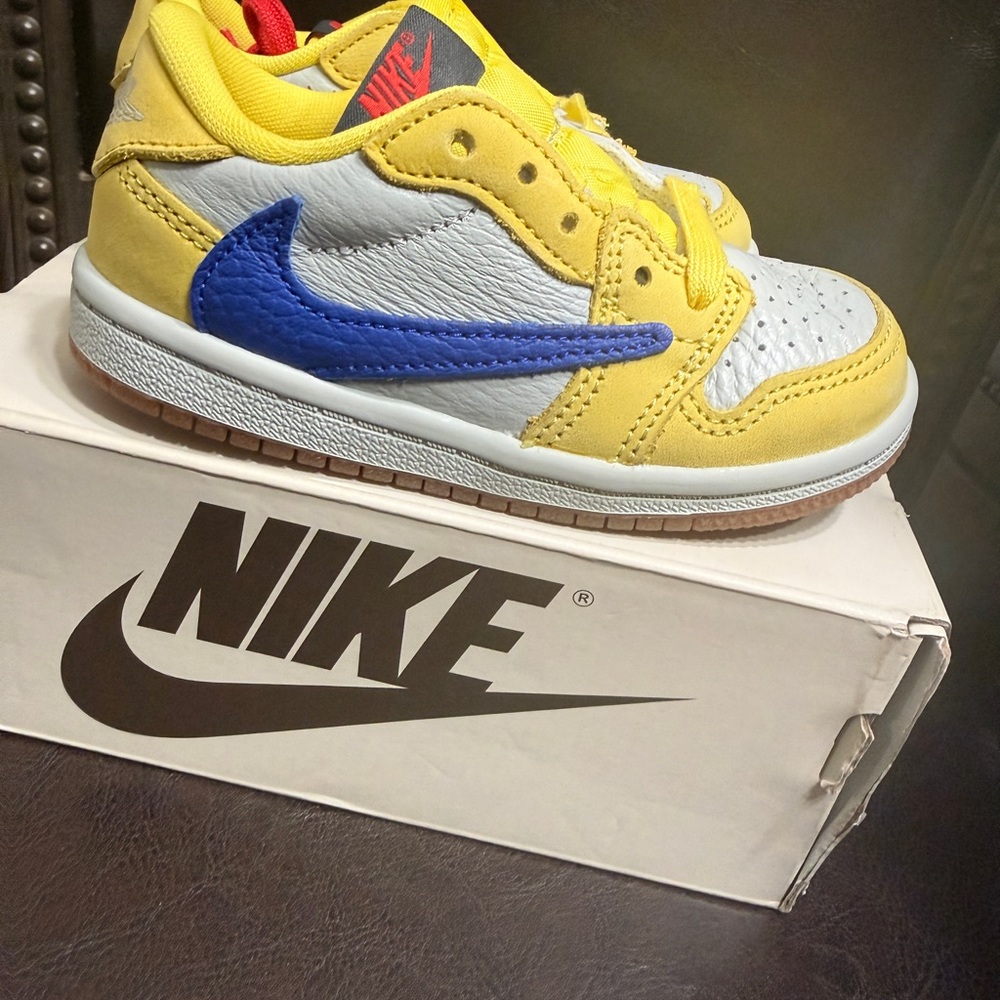 Nike Kids Yellow and Blue Low-Top Sneakers